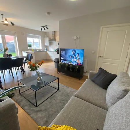 Privatunterkunft Extra Large In New House At Citywest *