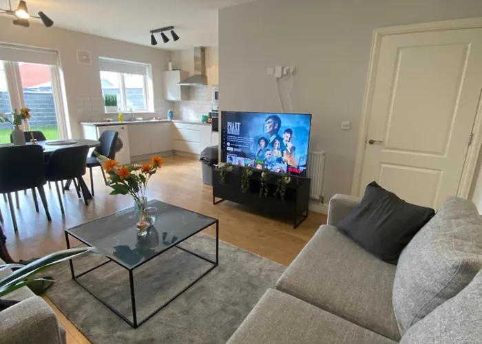 Проживание в семье Extra Large In New House At Citywest *