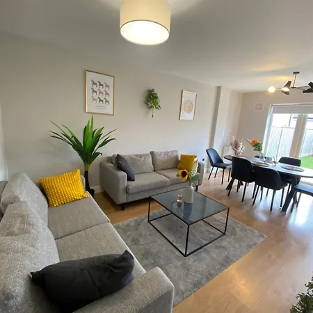 Extra Large In New House At Citywest Dublín